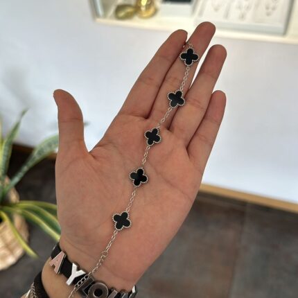 Manilla Tipo TREBOL Negra silver